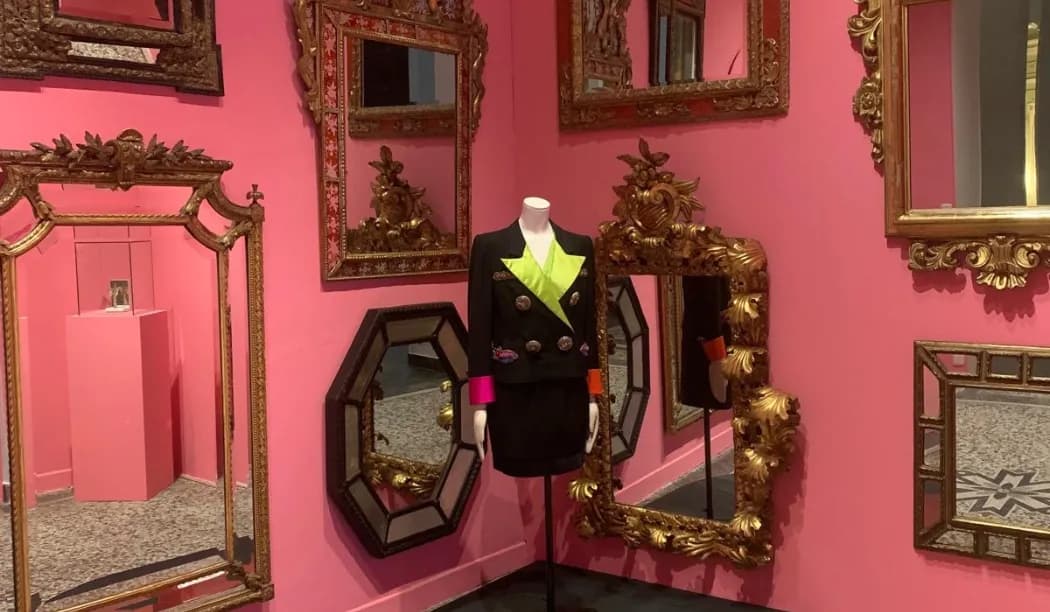 Be Casa y la exposición ´Gianni Versace frente al espejo”